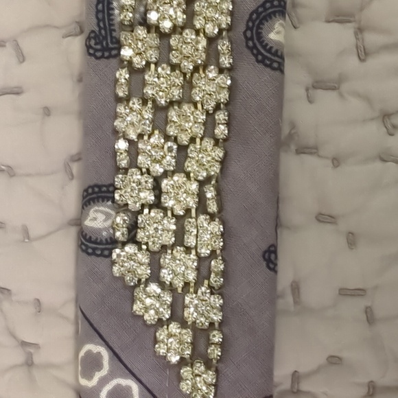 Pre stitched Bedazzled bandana - Picture 4 of 7